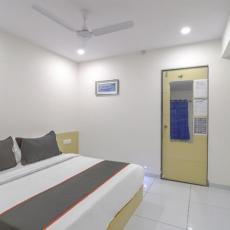 Hotel O La Veera أحمد أباد المظهر الخارجي الصورة