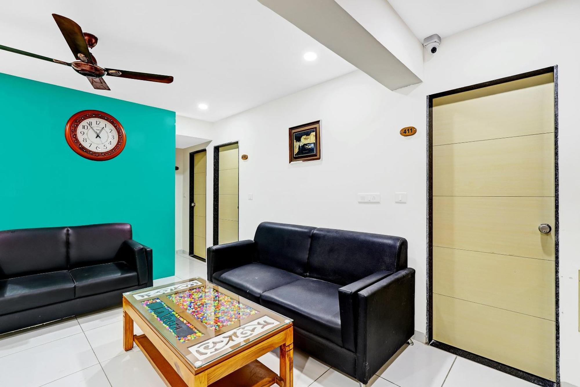 Hotel O La Veera أحمد أباد المظهر الخارجي الصورة